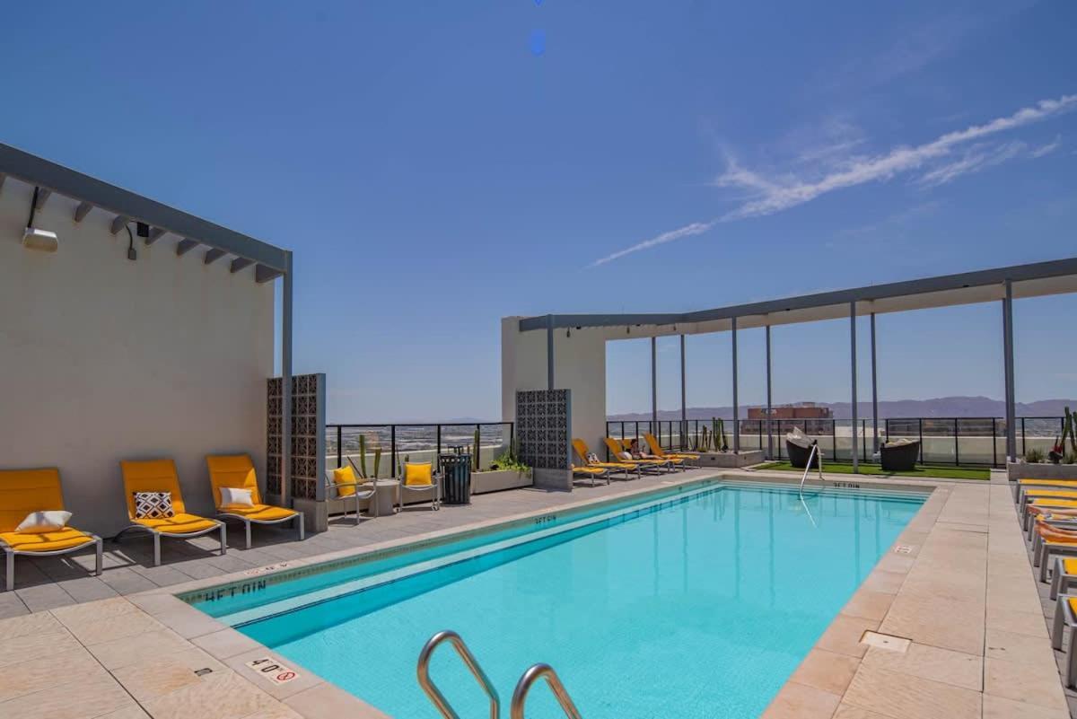 Detailed 2Bd, Highrise Dt, Pool, Gym, Parking, Sleeps 8 Apartment Phoenix Exterior photo