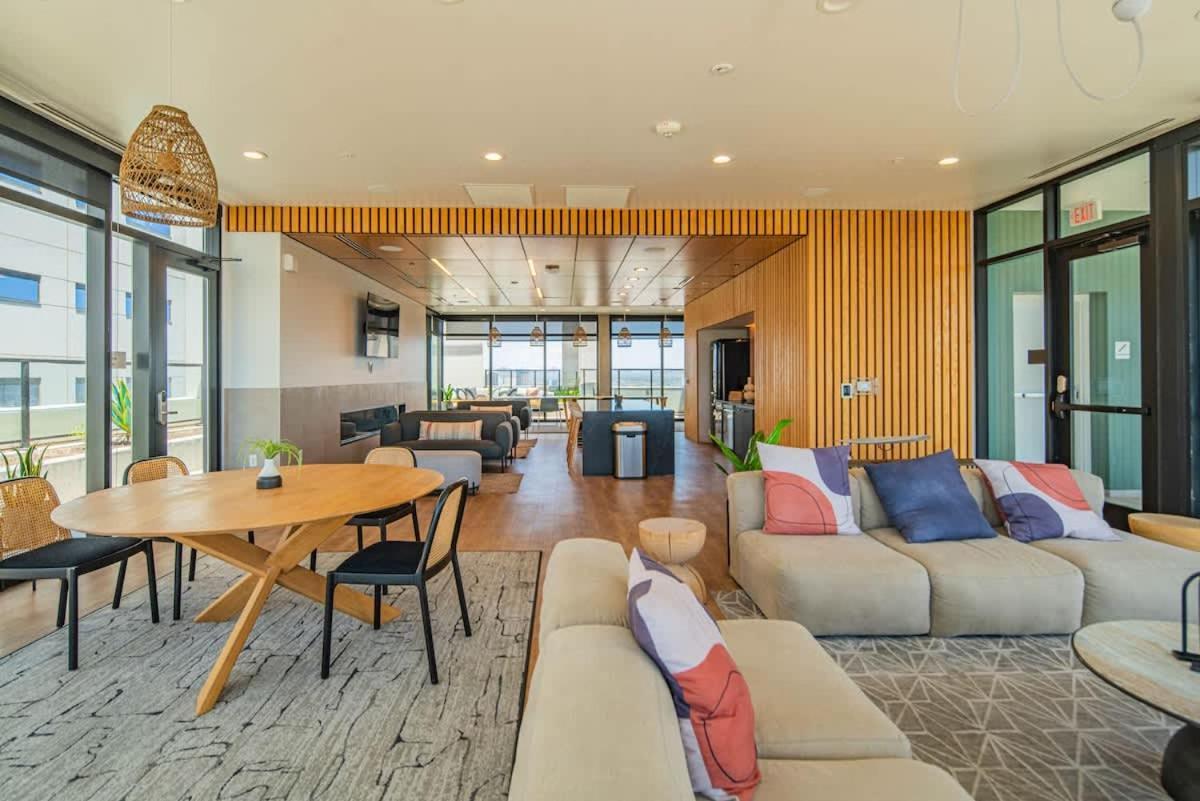 Detailed 2Bd, Highrise Dt, Pool, Gym, Parking, Sleeps 8 Apartment Phoenix Exterior photo