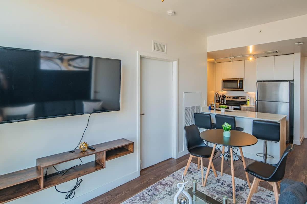 Detailed 2Bd, Highrise Dt, Pool, Gym, Parking, Sleeps 8 Apartment Phoenix Exterior photo