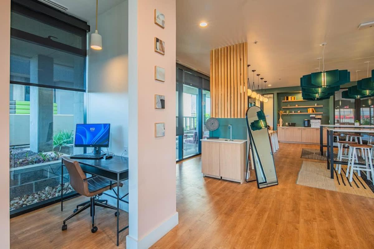 Detailed 2Bd, Highrise Dt, Pool, Gym, Parking, Sleeps 8 Apartment Phoenix Exterior photo