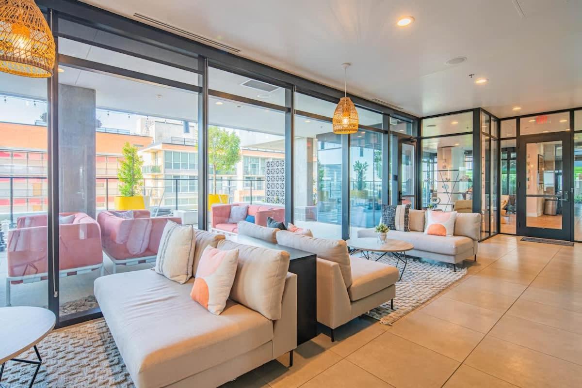 Detailed 2Bd, Highrise Dt, Pool, Gym, Parking, Sleeps 8 Apartment Phoenix Exterior photo