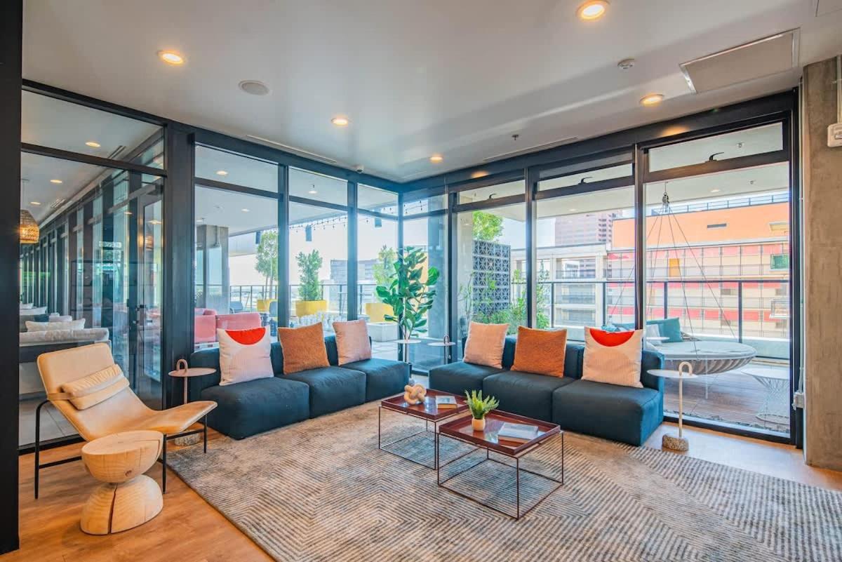 Detailed 2Bd, Highrise Dt, Pool, Gym, Parking, Sleeps 8 Apartment Phoenix Exterior photo