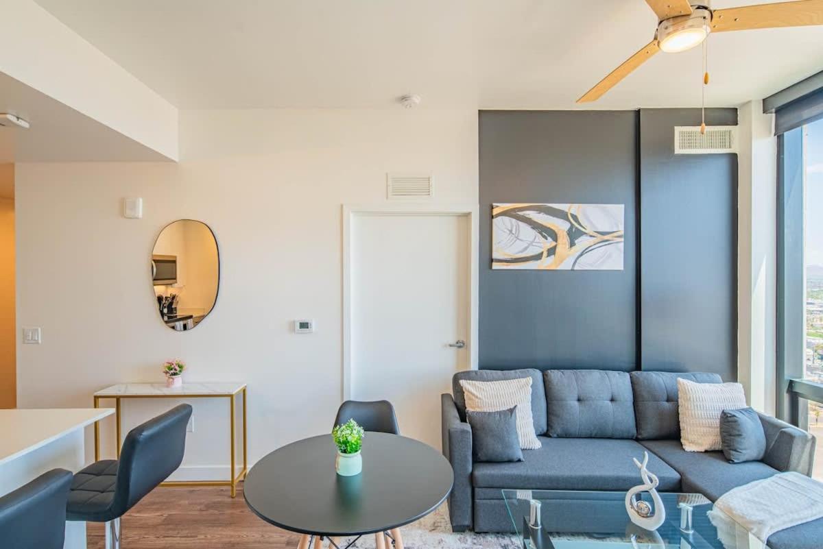 Detailed 2Bd, Highrise Dt, Pool, Gym, Parking, Sleeps 8 Apartment Phoenix Exterior photo