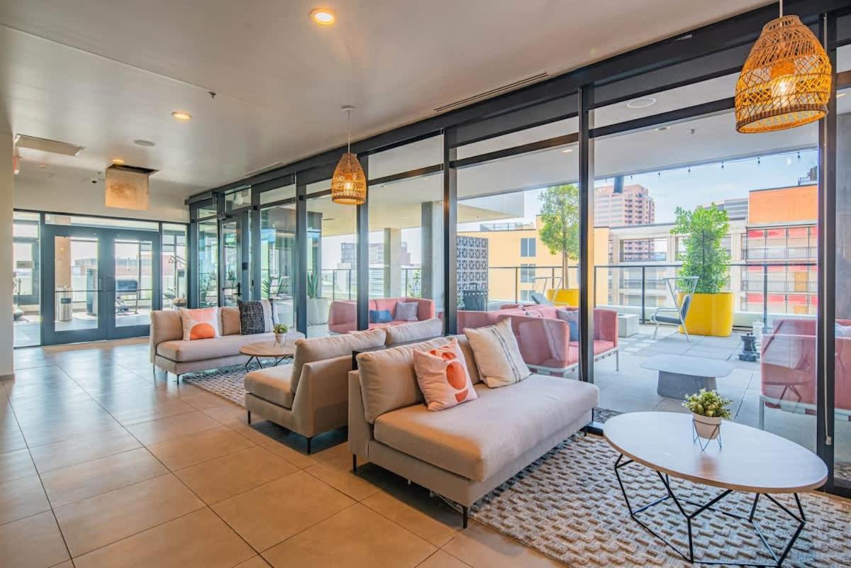 Detailed 2Bd, Highrise Dt, Pool, Gym, Parking, Sleeps 8 Apartment Phoenix Exterior photo