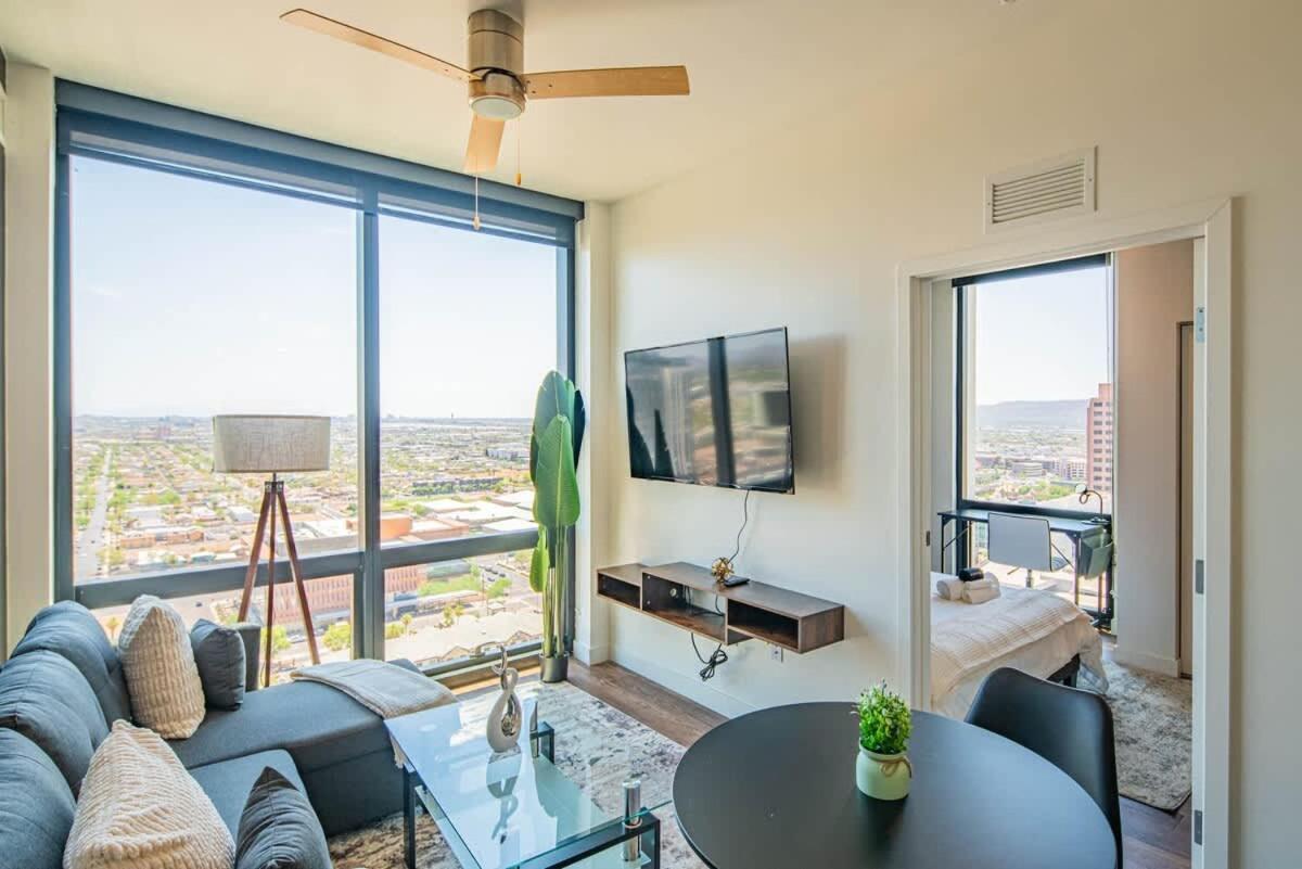 Detailed 2Bd, Highrise Dt, Pool, Gym, Parking, Sleeps 8 Apartment Phoenix Exterior photo