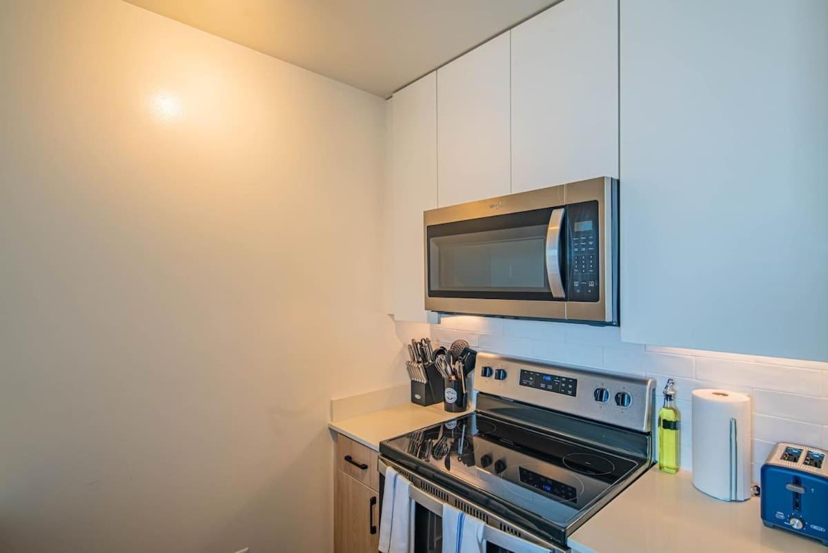 Detailed 2Bd, Highrise Dt, Pool, Gym, Parking, Sleeps 8 Apartment Phoenix Exterior photo